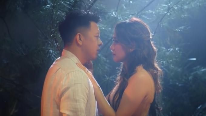 Lagu Mencari Cinta - NOAH feat BCL. Dalam artikel terdapat chord dan lirik lagu Mencari Cinta yang dinyanyikan grup band NOAH feat BCL.