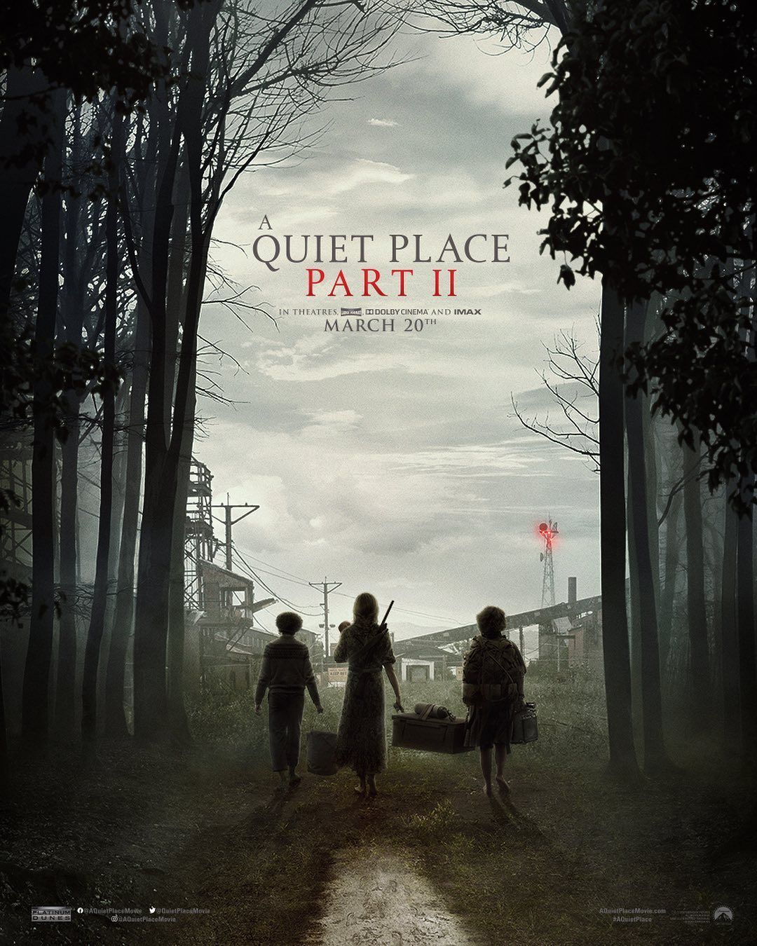 Emily Blunt, Millicent Simmonds, dan Noah Jupe dalam film A Quiet Place Part II (2020)