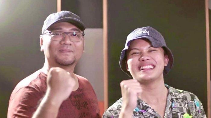 Rizky Febian bersama Fery Hudaya selaku pencipta single 'Hingga Tua Bersama' yang berhasil masuk tranding topic Twitter