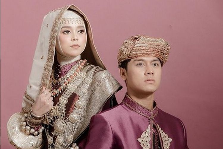 Penyanyi Lesti Kejora dan Rizky Billar.  