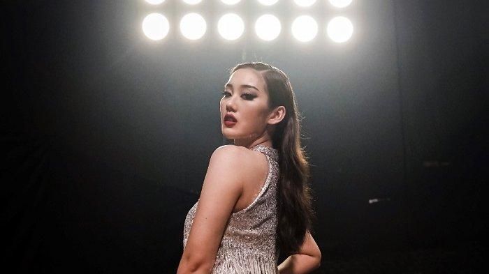 Ticya Fang, penyanyi sekaligus penari yang belum lama ini merilis konten terbarunya, sebagai tribute untuk Ariana Grande, Rihanna, dan Dua Lipa.  