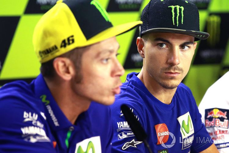 Maverick Vinales dan Valentino Rossi.(Motorsport.com)  