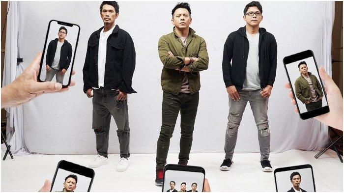Ariel mengaku pantang untuk menyanyikan lagu ini sat manggung bersama Noah