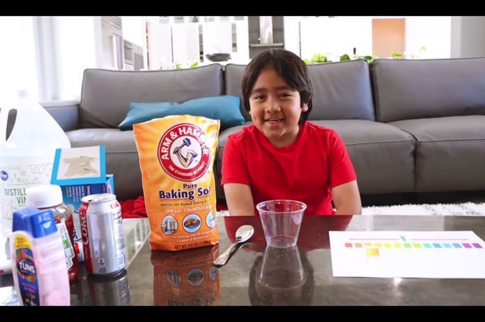 Ryan Kaji jadi YouTuber paling tajir di dunia dengan pendapatan Rp 426,8 miliar pada tahun 2020.