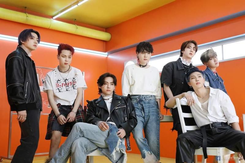 BTS dalam sesi pemotretan. 