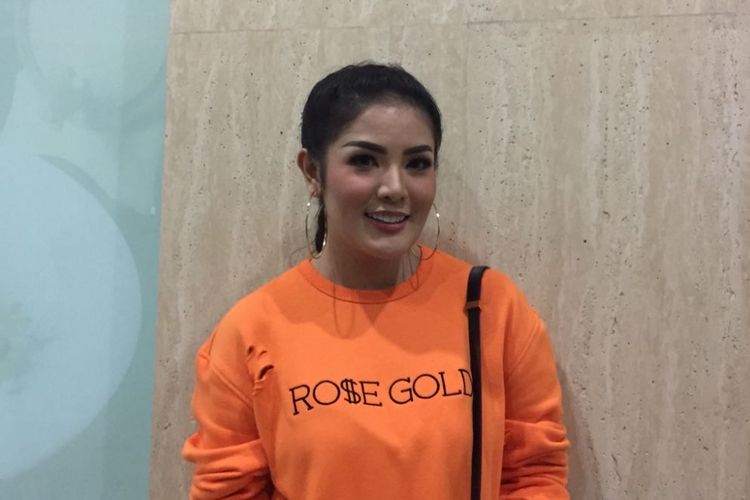Nindy Ayunda di Baxter Smith, Jalan Senopati, Jumat (6/10/2017). 