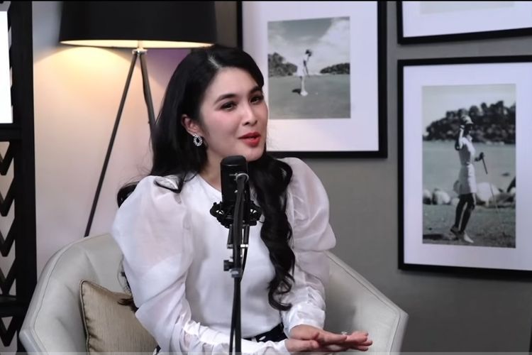SANDRA DEWI