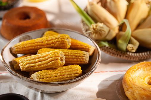 jagung termasuk sayuran yang sebaiknya dibatasi konsumsinya oleh pasien diabetes.