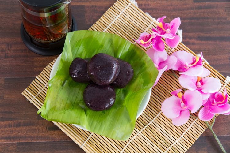 Ilustrasi kue bugis ketan hitam  