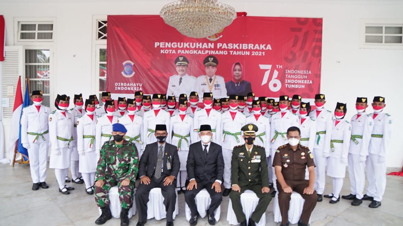 Wakil Walikota Pangkalpinang, M Sopian bersama sejumlah Forkopimda dalam Pengukuhan Paskibraka, Kamis (12/8/2021)