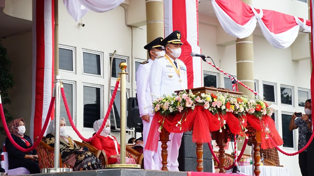 Walikota Pangkalpinang, Maulan Aklil saat menjadi inspektur upacara peringatan HUT ke 76 RI, Selasa (17/08/2021)