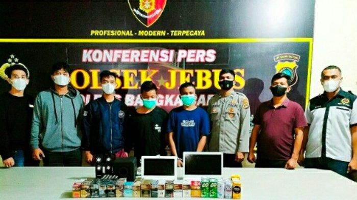 Anggota Polsek Jebus, berhasil mengamankan dua pelaku spesialis pembobol toko, di Kawasan Komplek Timah Desa Puput, Parittiga, Bangka Barat, Kamis (2/9/2021)