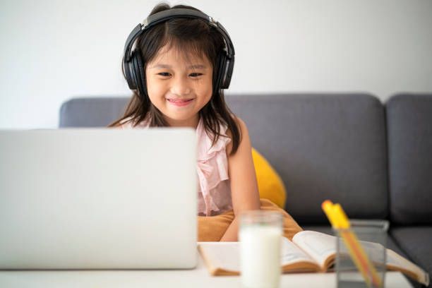 Kemendikbud Ristek mulai menyalurkan kuota internet gratis untuk pelajar dan pengajar.