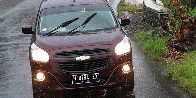 Berkendara di saat hujan (KompasOtomotif)  