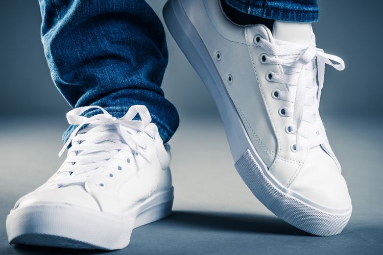 Ilustrasi sneakers untuk pria