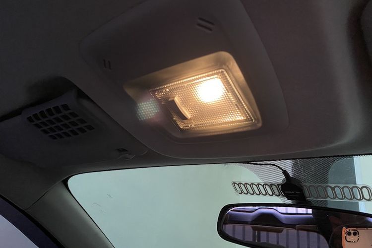 Lampu pada kabin mobil(KOMPAS.com/Aprida Mega Nanda) 