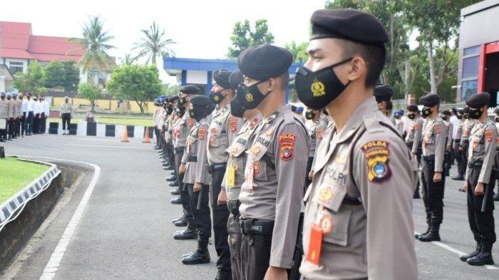 Jajaran Kepolisian saat apel pagi di Mapolda Kepulauan Bangka Belitung pada Senin (1/11/2021) 