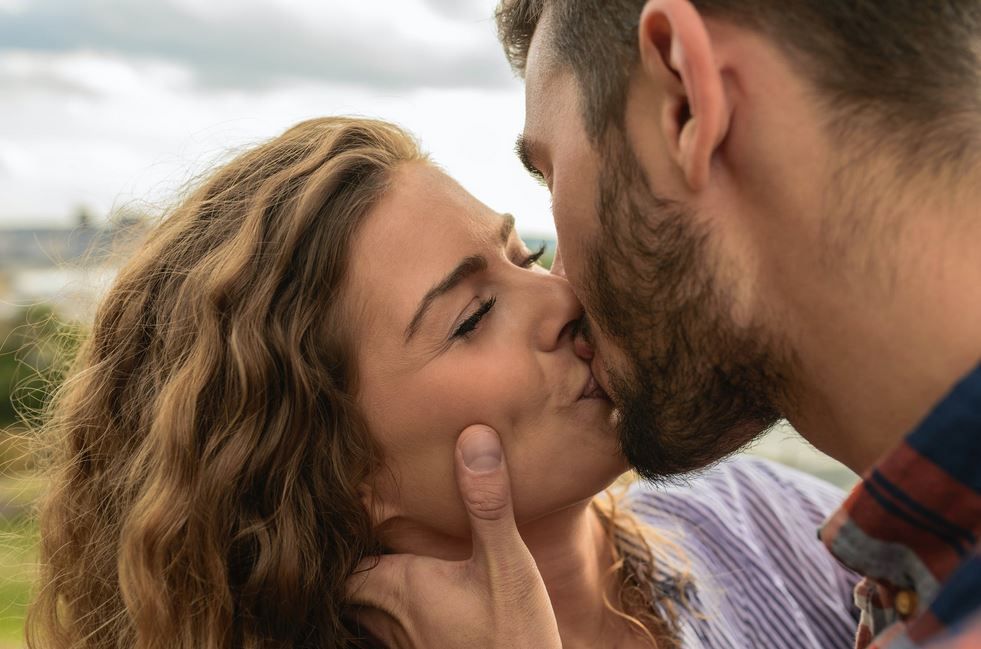 5 Tafsir Mimpi Berciuman Jika Dengan Sesama Jenis Tanda Narsisme Sonora Id