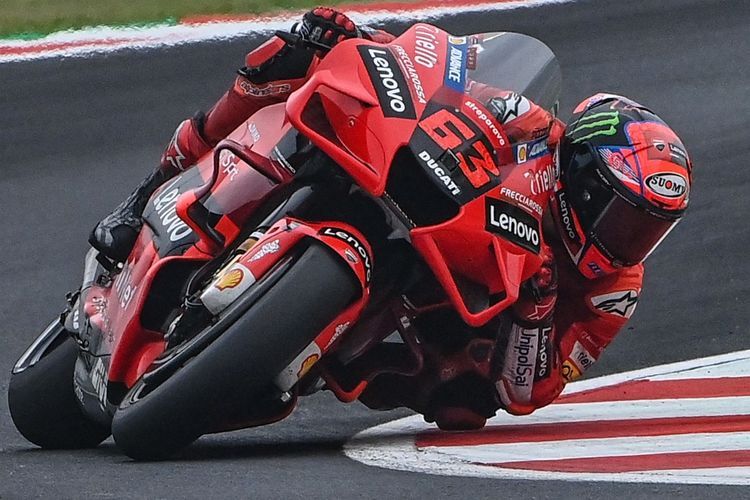 Francesco Bagnaia saat balapan pada MotoGP Emilia Romagna 2021. (Photo by ANDREAS SOLARO / AFP)(ANDREAS SOLARO) 