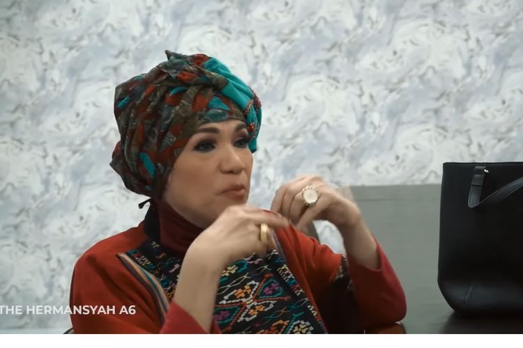 Dorce Gamalama saat berkunjung ke kantor Ashanty.