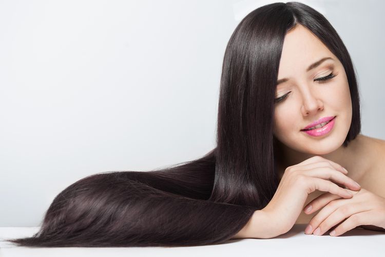 Ilustrasi rambut panjang dan sehat.