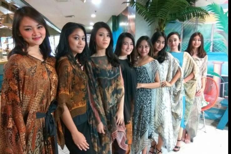 Koleksi-koleksi batik kontemporer.    