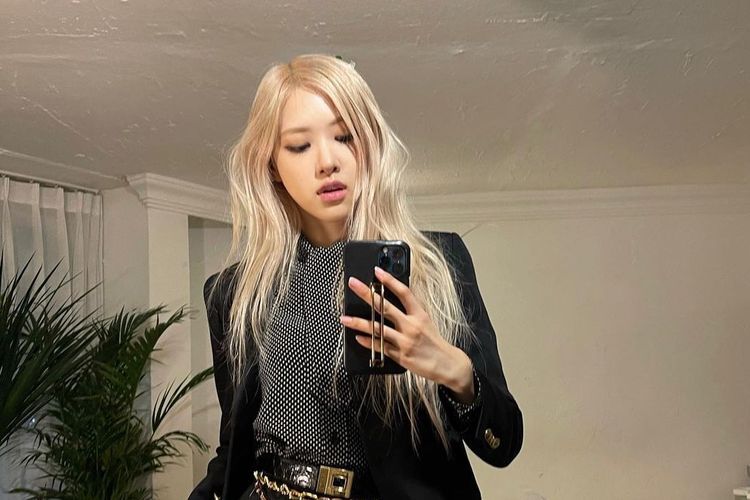 Rose BLACKPINK hadir di Met Gala 2021. 