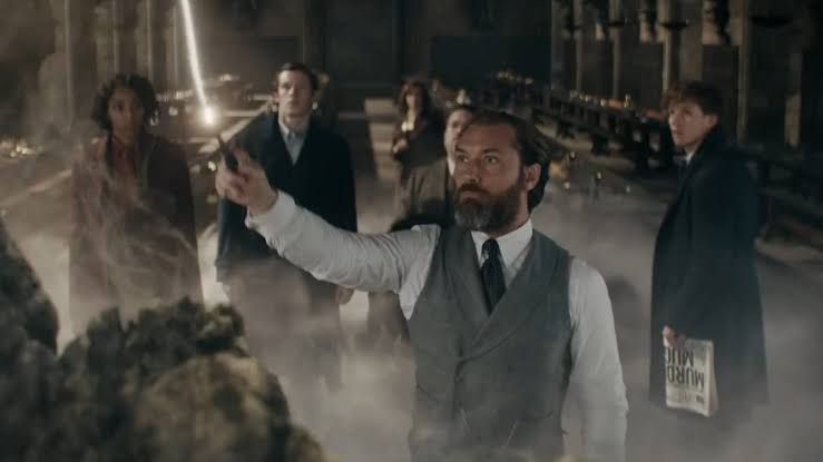 Fantastic Beasts: The Secrets of Dumbledore Ungkap Pasukan Pertama  Dumbledore - bangka.sonora.id