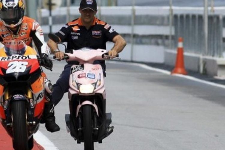 Ilustrasi dorong motor dengan kaki(kharis27.wordpress.com) 