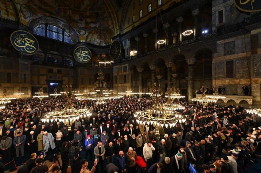 Tarawih pertama di Masjid Hagia Sophia setelah 88 tahun 