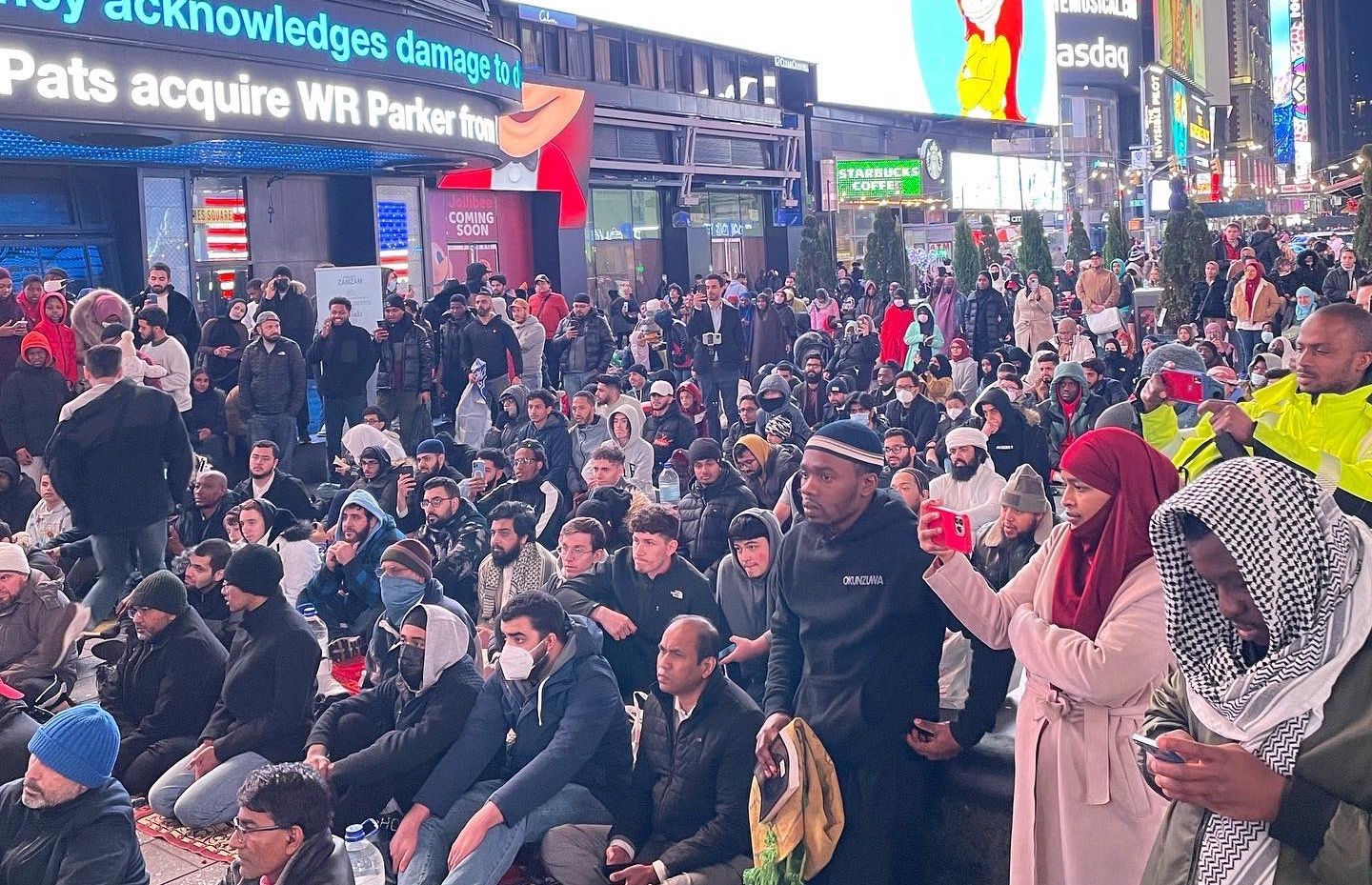 salat-tarawih-dilakukan-di-times-square-ny-pertama-dalam-sejarah