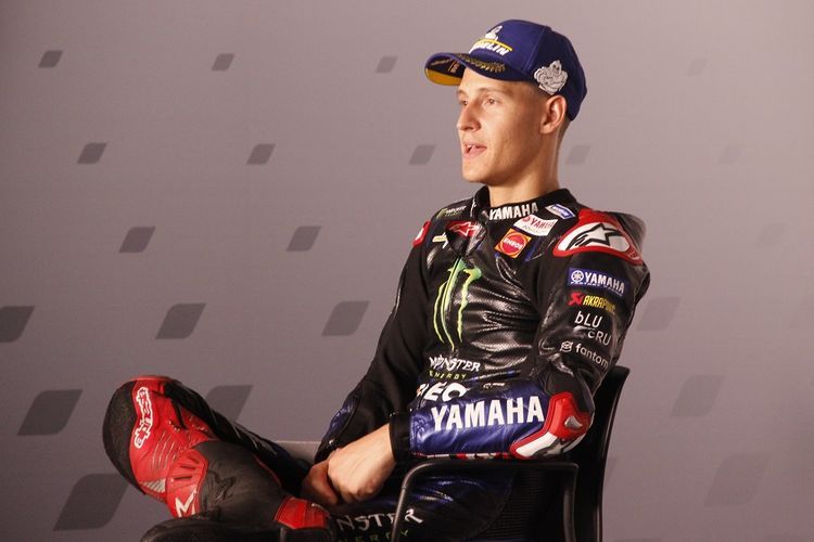 Pebalap Monster Energy Yamaha Fabio Quartararo berbicara dalam sesi konferensi pers seusai balapan MotoGP Indonesia di Sirkuit Mandalika, Lombok Tengah, Nusa Tenggara Barat, Minggu (20/3/2022) sore Wita.(KOMPAS.com/BENEDIKTUS AGYA PRADIPTA) 