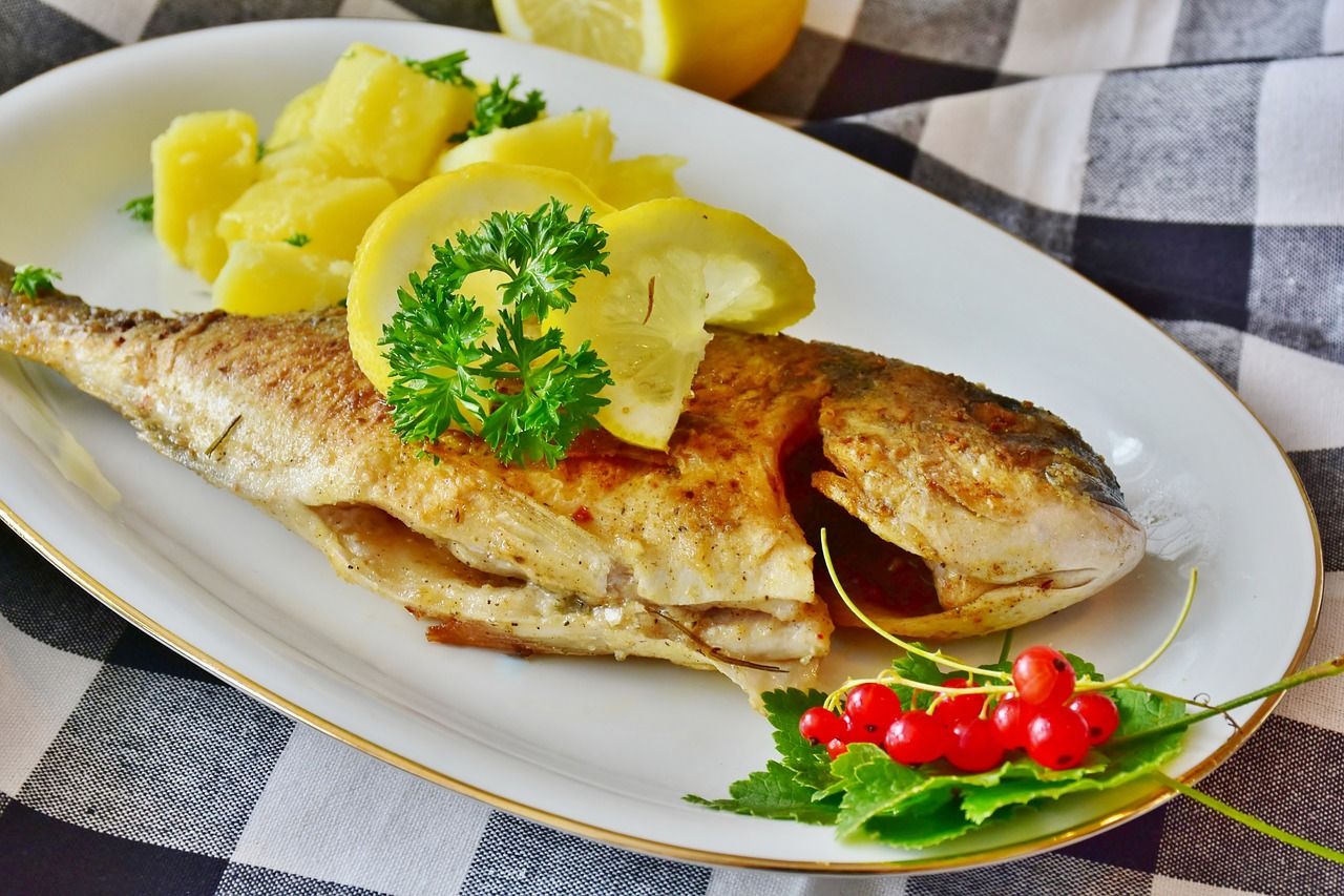 Ilustrasi ikan goreng
