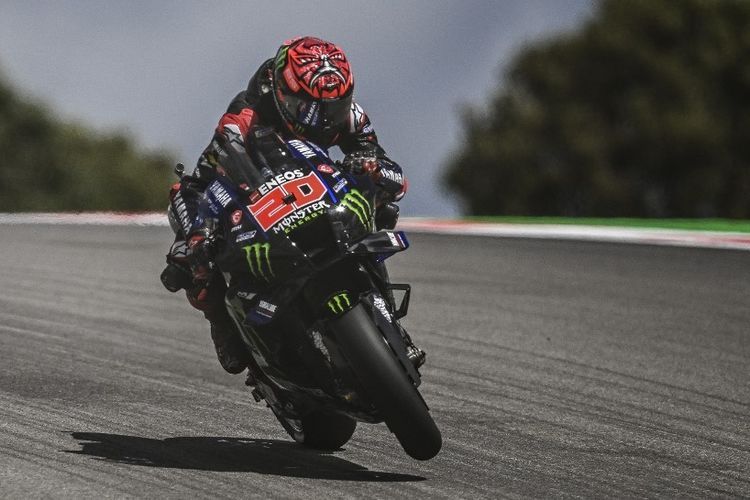 Fabio Quartararo saat berlaga pada MotoGP Portugal 2022. (Photo by PATRICIA DE MELO MOREIRA / AFP)(PATRICIA DE MELO MOREIRA) 