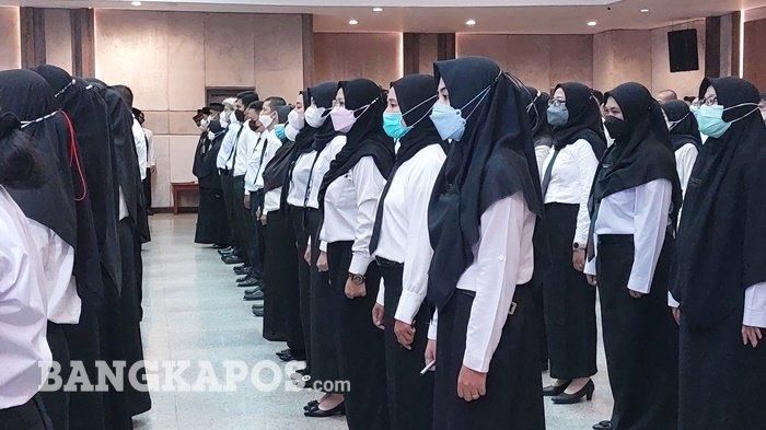 Gubernur Babel Erzaldi Rosman, melakukan 244 Pelantikan Pegawai Pemerintah dengan Perjanjian Kerja (P3K), Kepala Sekolah dan Pengawas Sekolah di Lingkungan Pemerintah Provinsi Bangka Belitung bertempat di Ruang Pasirpadi, Kantor Gubernur, pada Rabu (37/4/2022).  