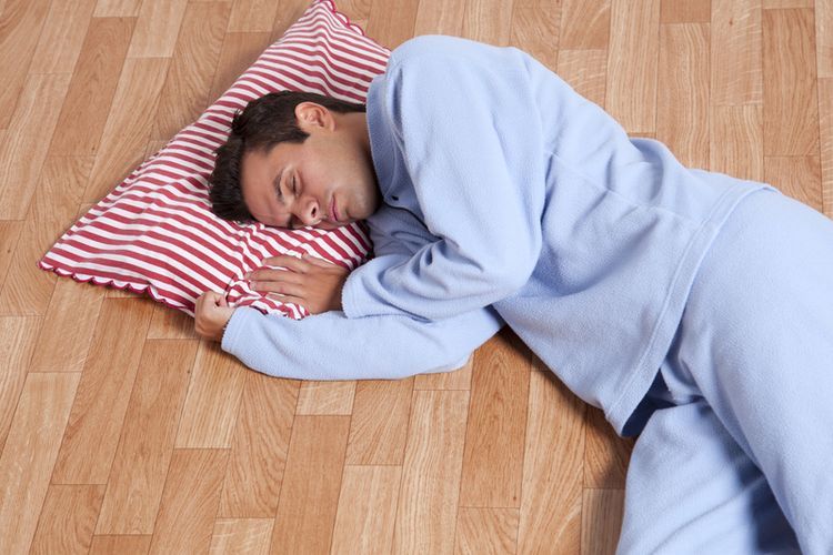 Ilustrasi tidur di lantai