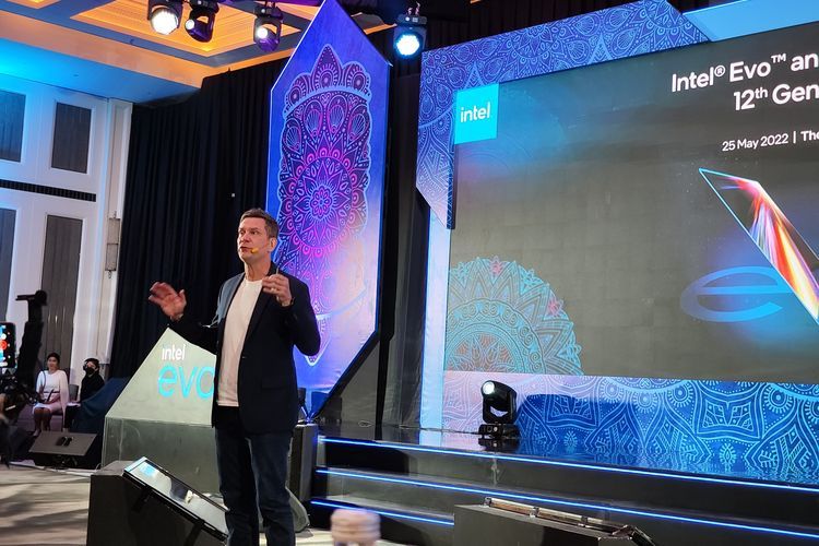 Director of Consumer Sales Intel Corporation Asia Cekiel Danielson dalam acara peluncuran Intel Core Generasi Ke-12 di Ballroom The Langham, Jakarta, Rabu (25/5/2022). 