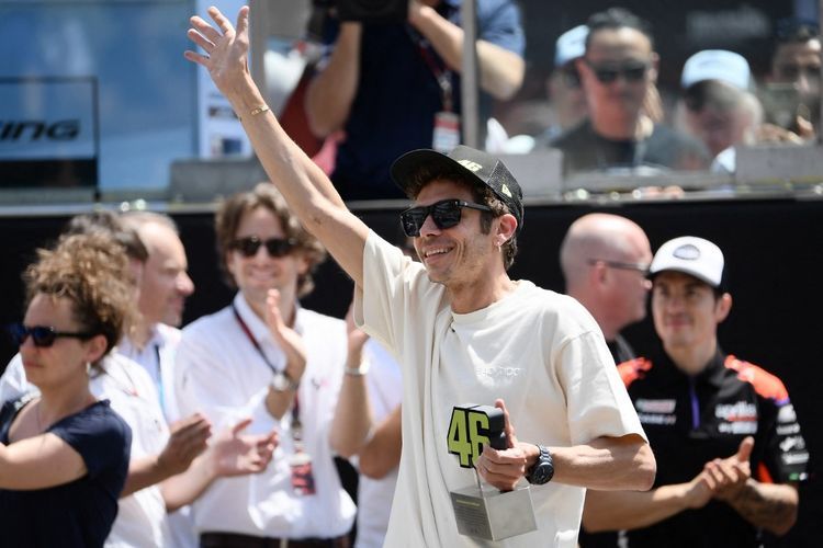Valentino Rossi saat seremoni mempesiunkan nomor start 46. (Photo by Filippo MONTEFORTE / AFP)(FILIPPO MONTEFORTE) 