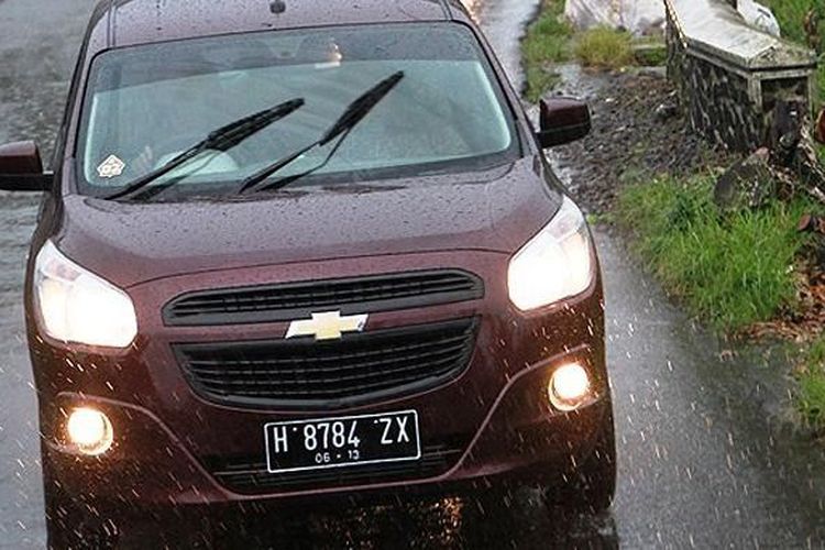 Berkendara di musim hujan bisa menjadi tantangan tersendiri, termasuk terjadinya aquaplaning.(Chevrolet Indonesia) 