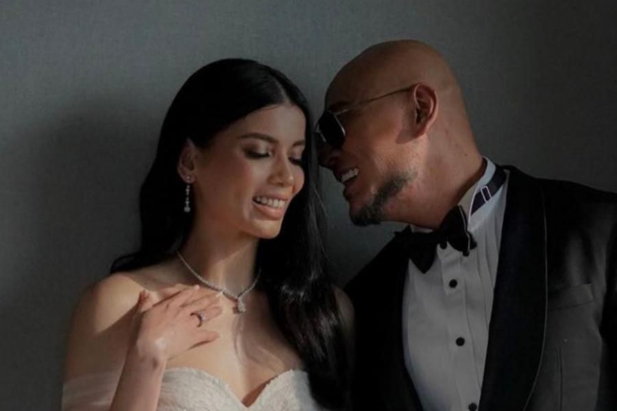 Deddy Corbuzier menikah dengan Sabrina Chairunnisa pada Senin  
