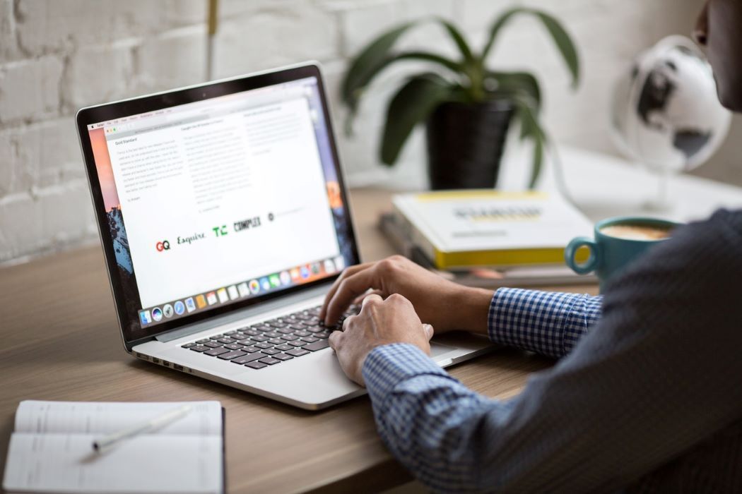Langkah-langkah yang  harus dilakukan untuk menghapus garis tabel di Microsoft Word.