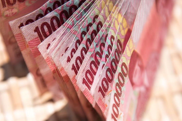 Ilustrasi rupiah, gaji ke-13.