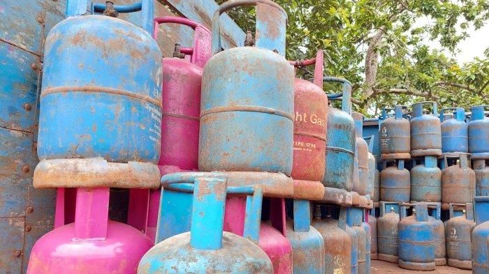 Pertamina merilis daftar harga gas elpiji nonsubsidi terbaru ukuran 12 kg dan 5,5 kg di tingkat agen seluruh daerah di Indonesia.    