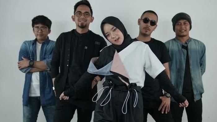 Mushuklarini soqol olgan ayollar fotosuratlari Mushuklarini soqol olgan ayollar fotosuratlari