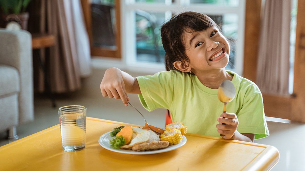Ilustrasi anak sarapan