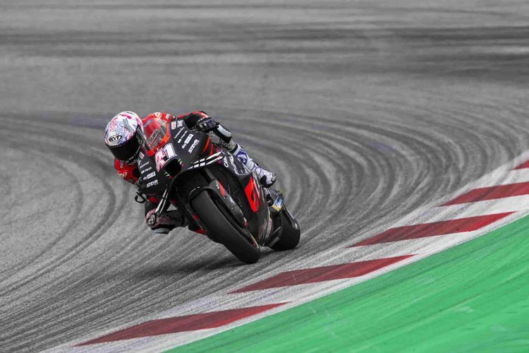 Aleix Espargaro saat berlaga pada MotoGP Austria 2022(Dok. Aprilia)  