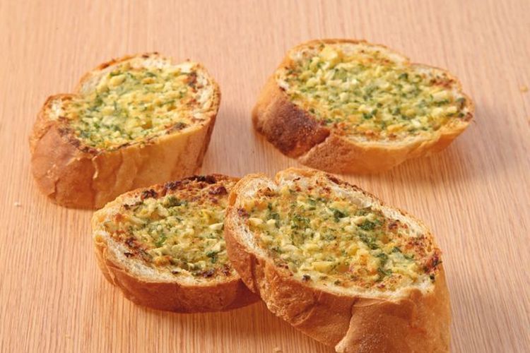 lustrasi garlic bread.   