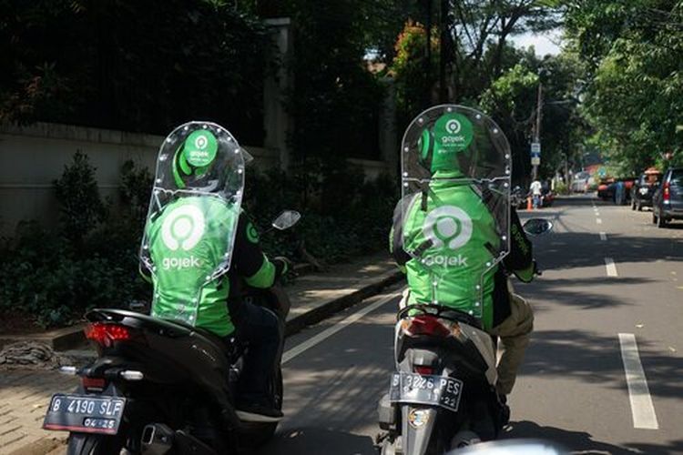 Ilustrasi mitra driver Gojek mengendarai sepeda motor.(Dok. Gojek)