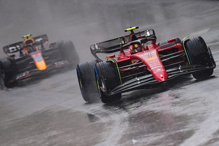Pebalap Ferrari, Carlos Sainz Jr, beraksi pada GP Monaco di lanjutan Kejuaraan Dunia Formula 1, Minggu (28/5/2022).(AFP/ANDREJ ISAKOVIC) 