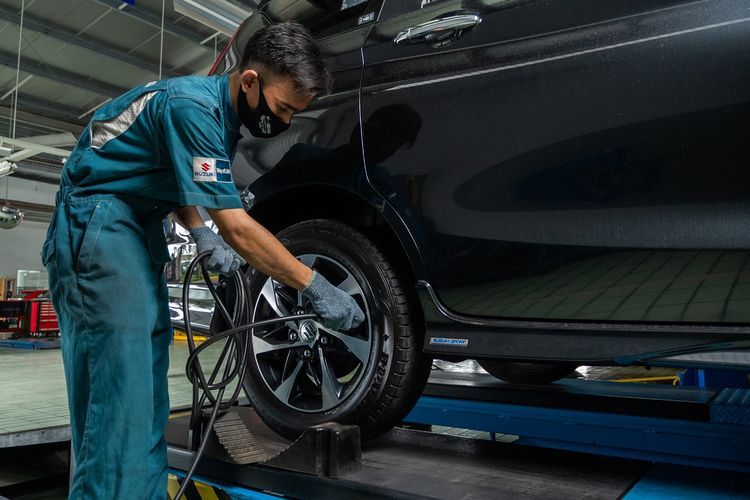 Ilustrasi pengecekan roda mobil(SIS) 